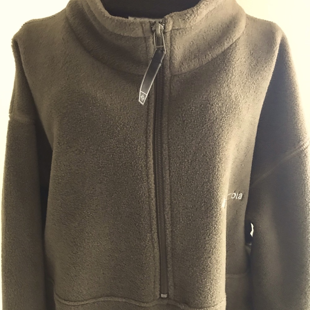 Pullover fleece jacket with zipper